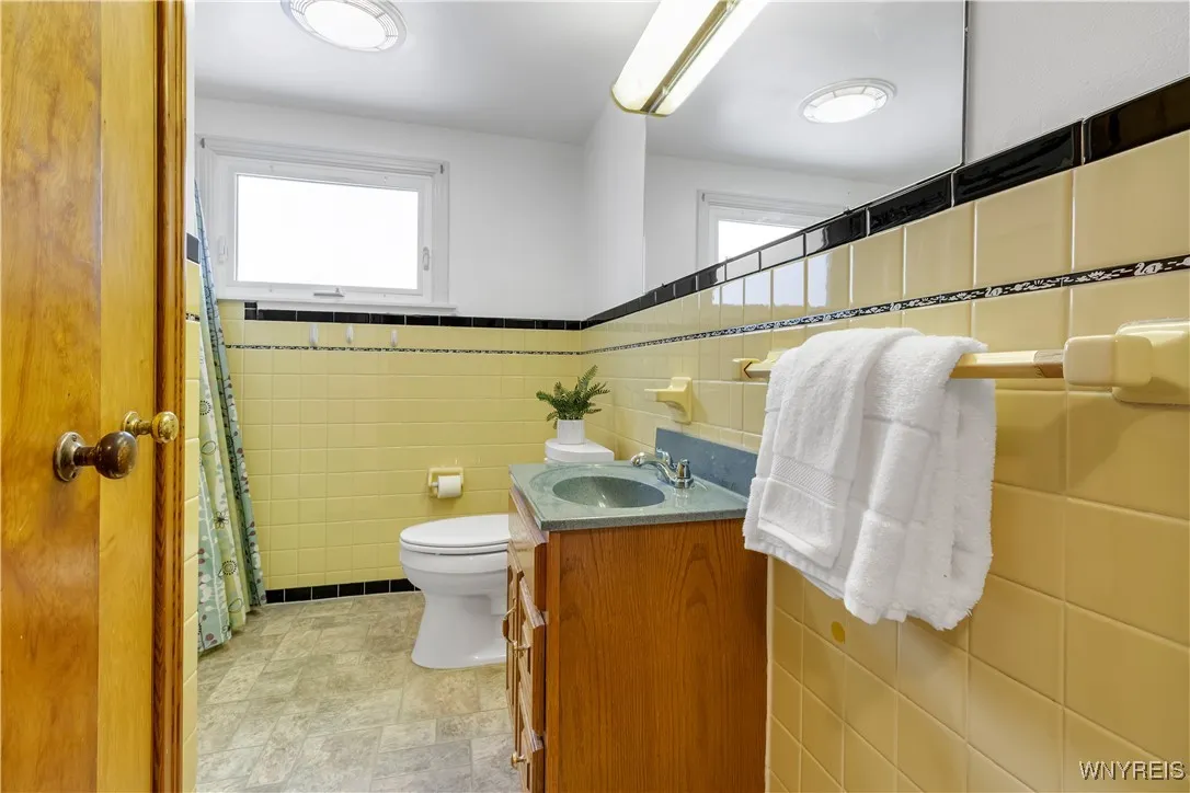 Second floor full bath