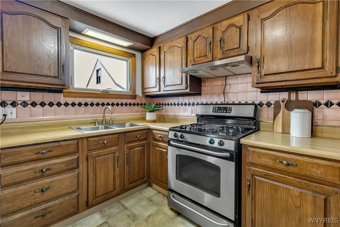 Kitchen-appliances included