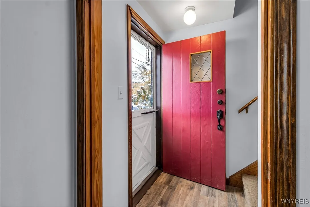 Front entry w/stairs to 2nd floor