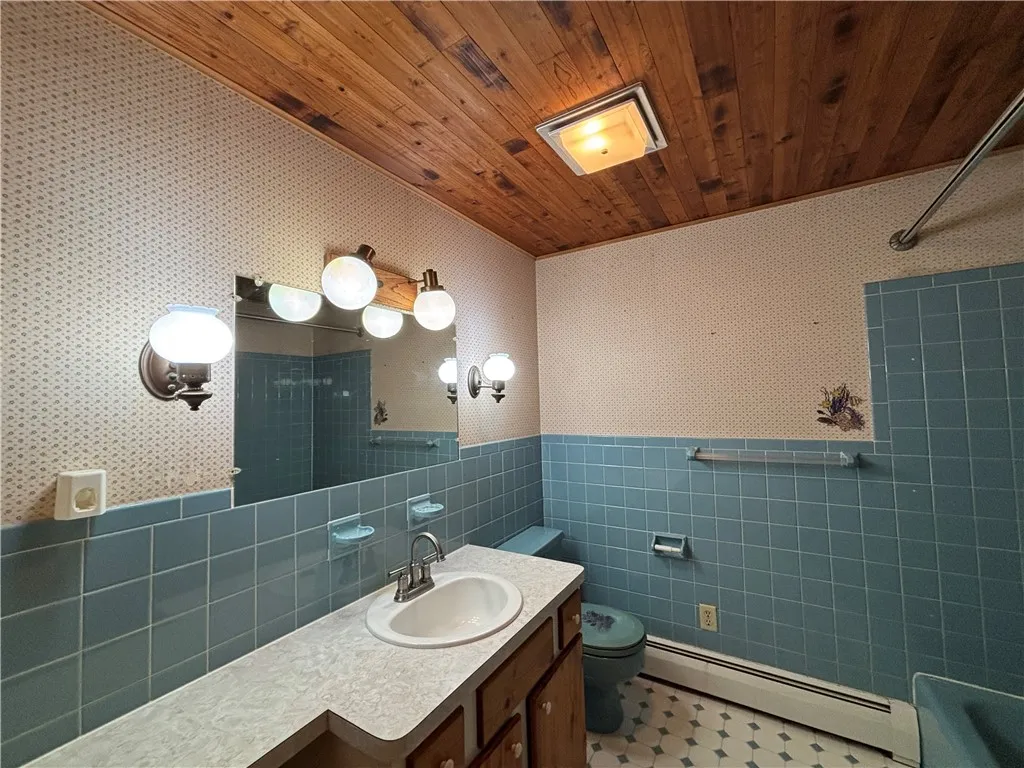 3400 Lake Road North, Clarkson, New York 14420, Clarkson, New York 14420, 3 Bedrooms Bedrooms, 4 Rooms Rooms,1 BathroomBathrooms,Residential,For Sale,3400 Lake Road North, Clarkson, New York 14420,0,R1650417