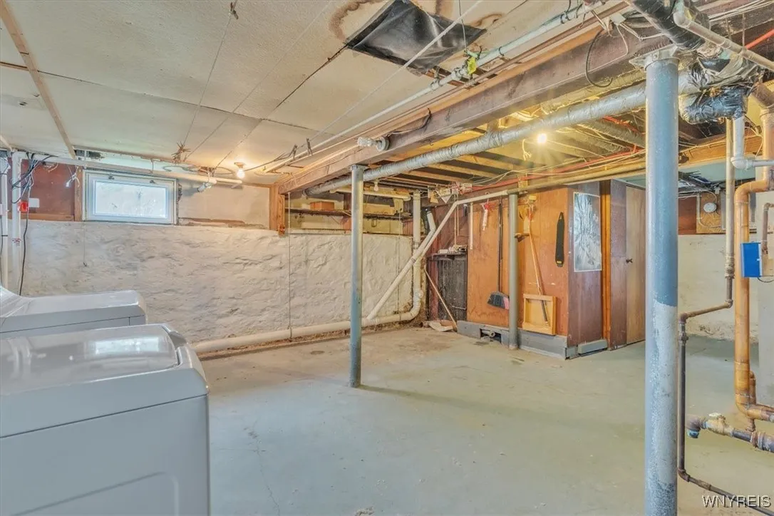 228 Highgate Avenue, Buffalo, New York 14215, Buffalo, New York 14215, 4 Bedrooms Bedrooms, 7 Rooms Rooms,2 BathroomsBathrooms,Residential Lease,For Rent,228 Highgate Avenue, Buffalo, New York 14215,0,B1650654