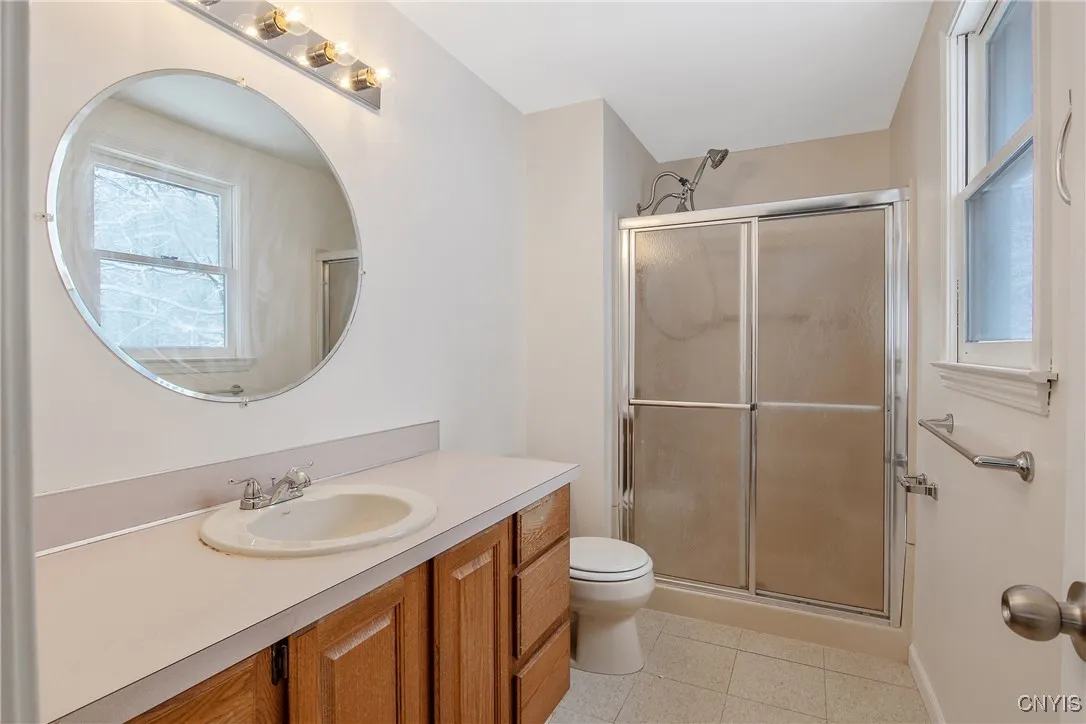 Primary bedroom bathroom