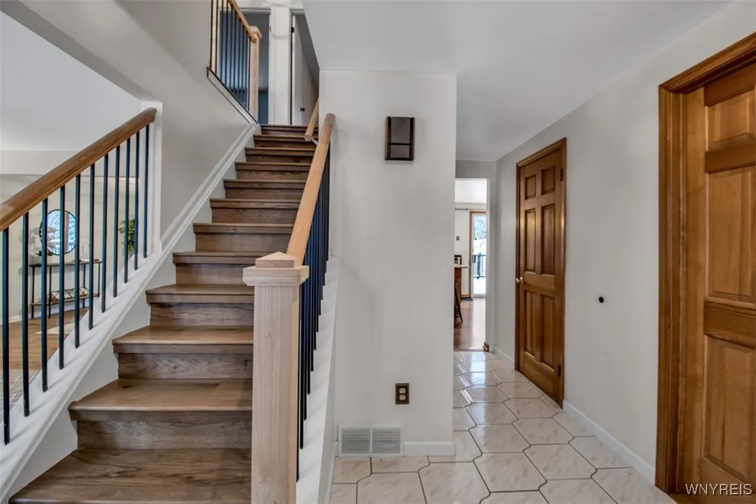 12 Arrow Trail, Lancaster, New York 14086, Lancaster, New York 14086, 4 Bedrooms Bedrooms, 10 Rooms Rooms,2 BathroomsBathrooms,Residential,For Sale,12 Arrow Trail, Lancaster, New York 14086,0,B1650367