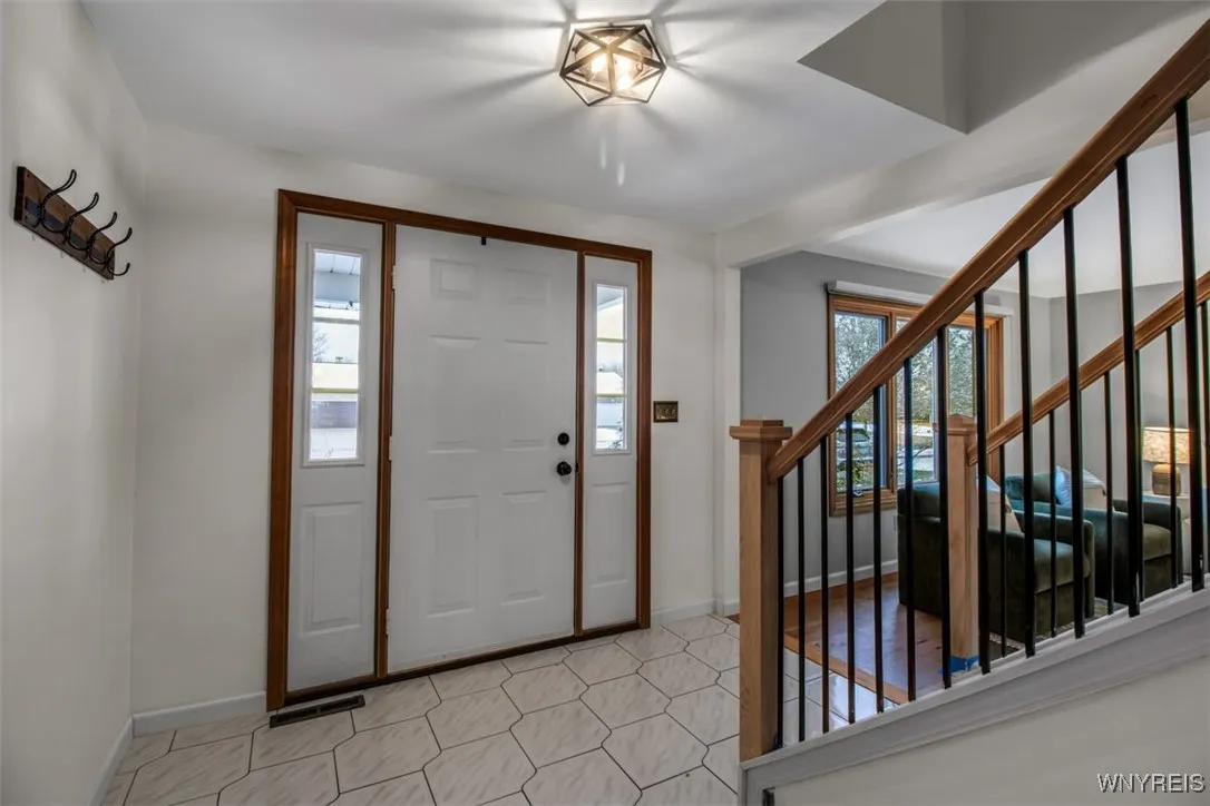 12 Arrow Trail, Lancaster, New York 14086, Lancaster, New York 14086, 4 Bedrooms Bedrooms, 10 Rooms Rooms,2 BathroomsBathrooms,Residential,For Sale,12 Arrow Trail, Lancaster, New York 14086,0,B1650367