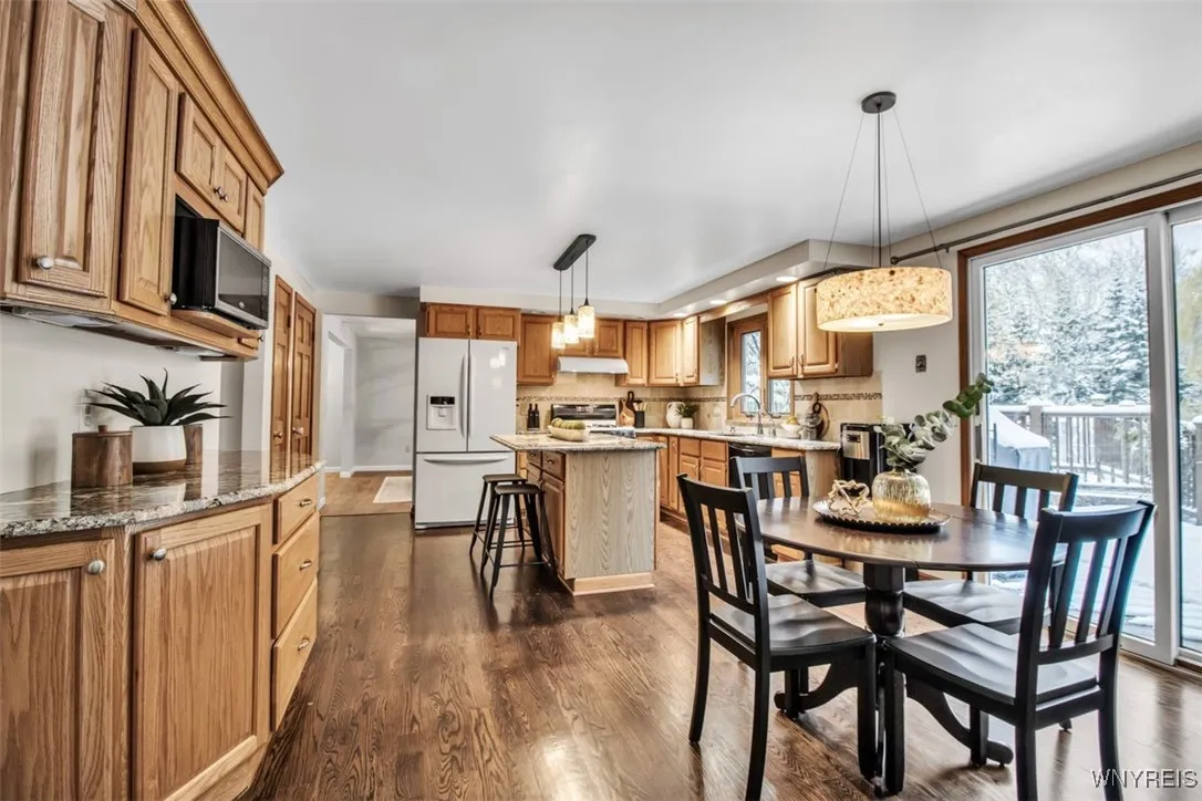 12 Arrow Trail, Lancaster, New York 14086, Lancaster, New York 14086, 4 Bedrooms Bedrooms, 10 Rooms Rooms,2 BathroomsBathrooms,Residential,For Sale,12 Arrow Trail, Lancaster, New York 14086,0,B1650367