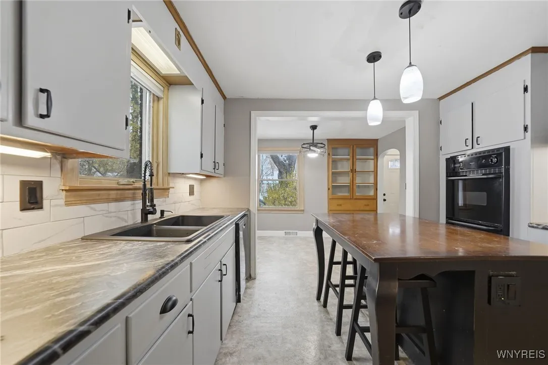 114 Westcliff Drive, West Seneca, New York 14224, West Seneca, New York 14224, 4 Bedrooms Bedrooms, 7 Rooms Rooms,2 BathroomsBathrooms,Residential,For Sale,114 Westcliff Drive, West Seneca, New York 14224,0,B1650599