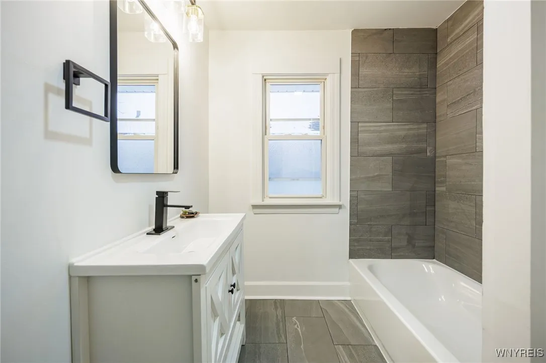 267 Flower City Park, Rochester, New York 14615, Rochester, New York 14615, 3 Bedrooms Bedrooms, 7 Rooms Rooms,1 BathroomBathrooms,Residential,For Sale,267 Flower City Park, Rochester, New York 14615,0,B1650500