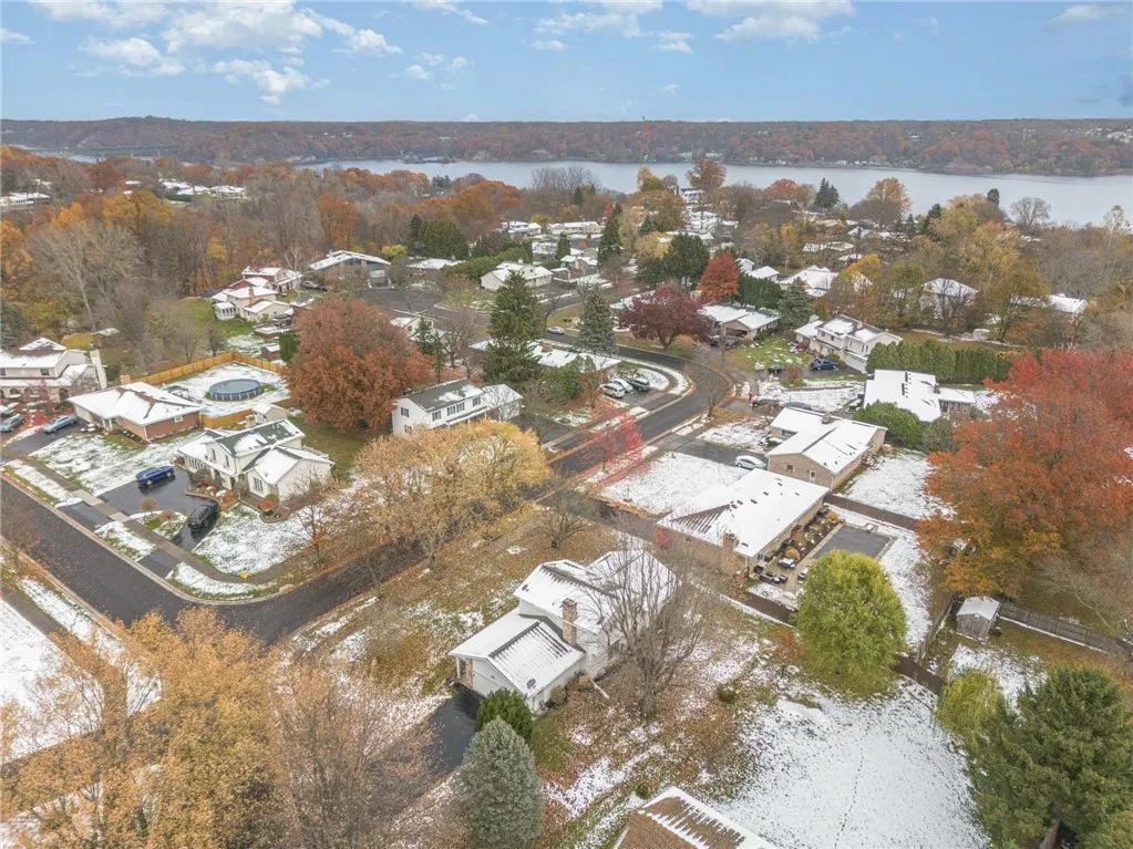 28 Venice Circle, Irondequoit, New York 14609, Irondequoit, New York 14609, 4 Bedrooms Bedrooms, 7 Rooms Rooms,2 BathroomsBathrooms,Residential,For Sale,28 Venice Circle, Irondequoit, New York 14609,0,R1650054