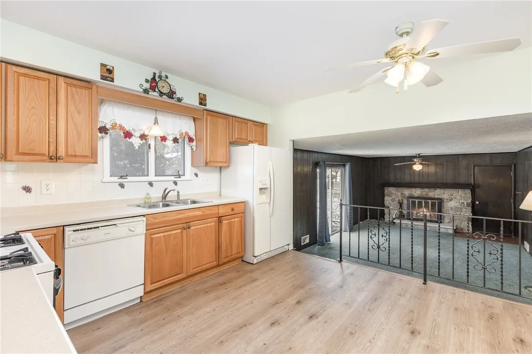 28 Venice Circle, Irondequoit, New York 14609, Irondequoit, New York 14609, 4 Bedrooms Bedrooms, 7 Rooms Rooms,2 BathroomsBathrooms,Residential,For Sale,28 Venice Circle, Irondequoit, New York 14609,0,R1650054