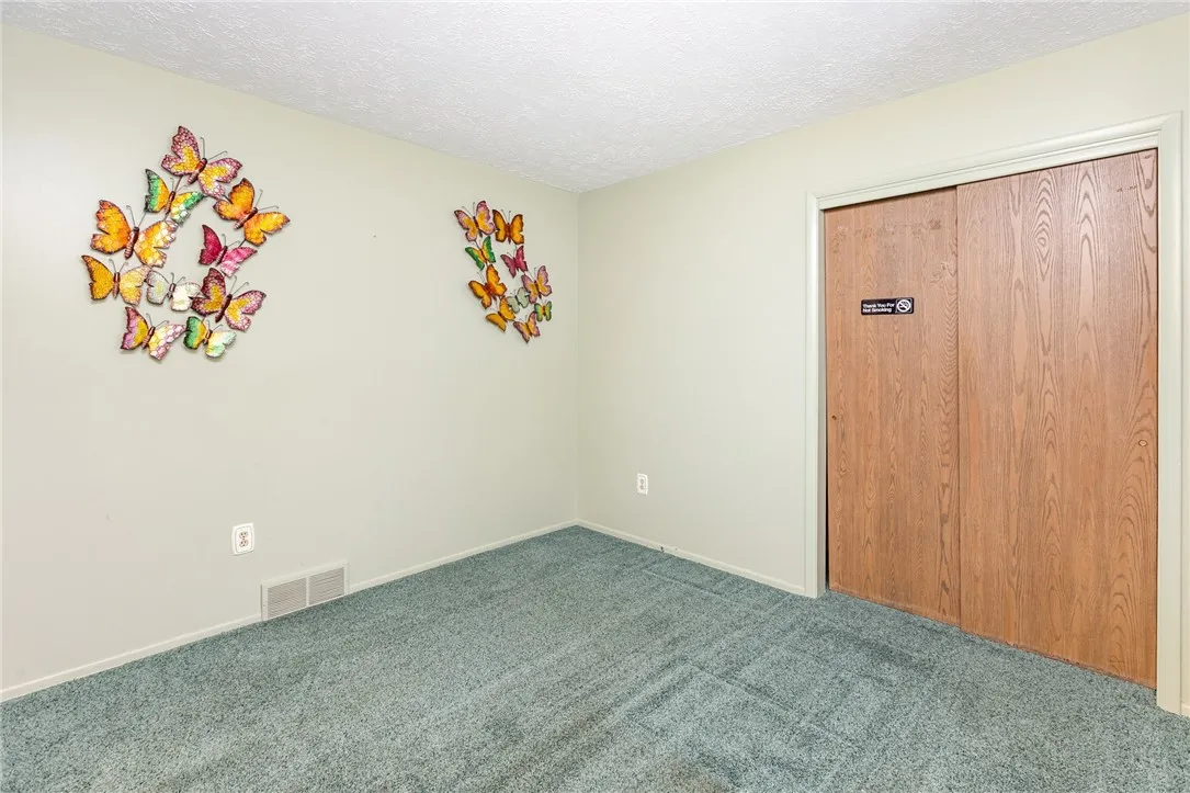 28 Venice Circle, Irondequoit, New York 14609, Irondequoit, New York 14609, 4 Bedrooms Bedrooms, 7 Rooms Rooms,2 BathroomsBathrooms,Residential,For Sale,28 Venice Circle, Irondequoit, New York 14609,0,R1650054