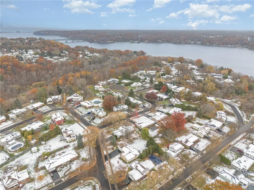 28 Venice Circle, Irondequoit, New York 14609, Irondequoit, New York 14609, 4 Bedrooms Bedrooms, 7 Rooms Rooms,2 BathroomsBathrooms,Residential,For Sale,28 Venice Circle, Irondequoit, New York 14609,0,R1650054