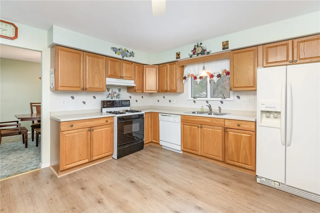 28 Venice Circle, Irondequoit, New York 14609, Irondequoit, New York 14609, 4 Bedrooms Bedrooms, 7 Rooms Rooms,2 BathroomsBathrooms,Residential,For Sale,28 Venice Circle, Irondequoit, New York 14609,0,R1650054