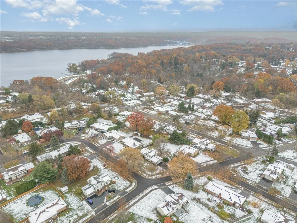 28 Venice Circle, Irondequoit, New York 14609, Irondequoit, New York 14609, 4 Bedrooms Bedrooms, 7 Rooms Rooms,2 BathroomsBathrooms,Residential,For Sale,28 Venice Circle, Irondequoit, New York 14609,0,R1650054