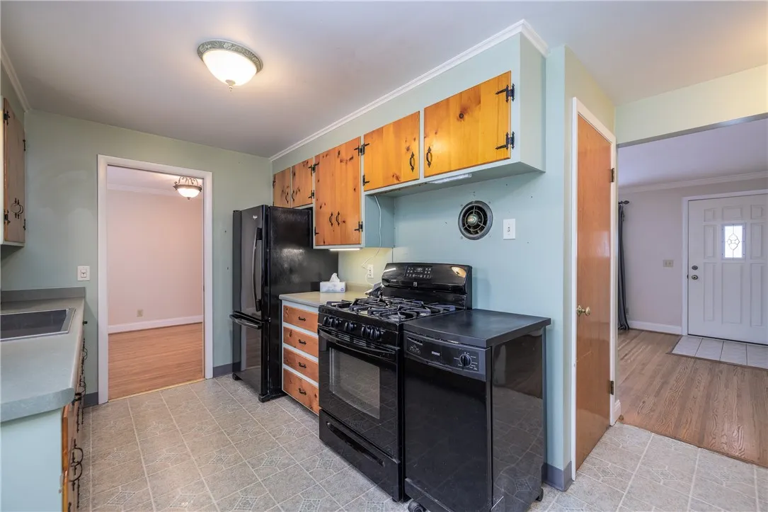 275 Sandalwood Drive, Greece, New York 14616, Greece, New York 14616, 2 Bedrooms Bedrooms, 5 Rooms Rooms,1 BathroomBathrooms,Residential,For Sale,275 Sandalwood Drive, Greece, New York 14616,0,R1641348