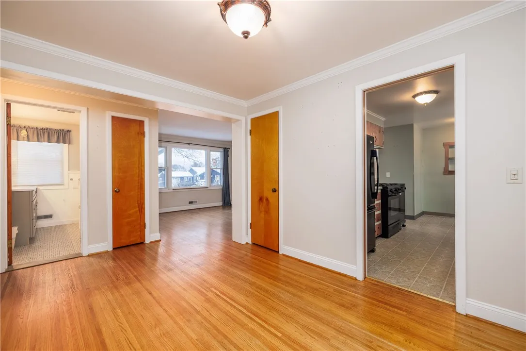 275 Sandalwood Drive, Greece, New York 14616, Greece, New York 14616, 2 Bedrooms Bedrooms, 5 Rooms Rooms,1 BathroomBathrooms,Residential,For Sale,275 Sandalwood Drive, Greece, New York 14616,0,R1641348