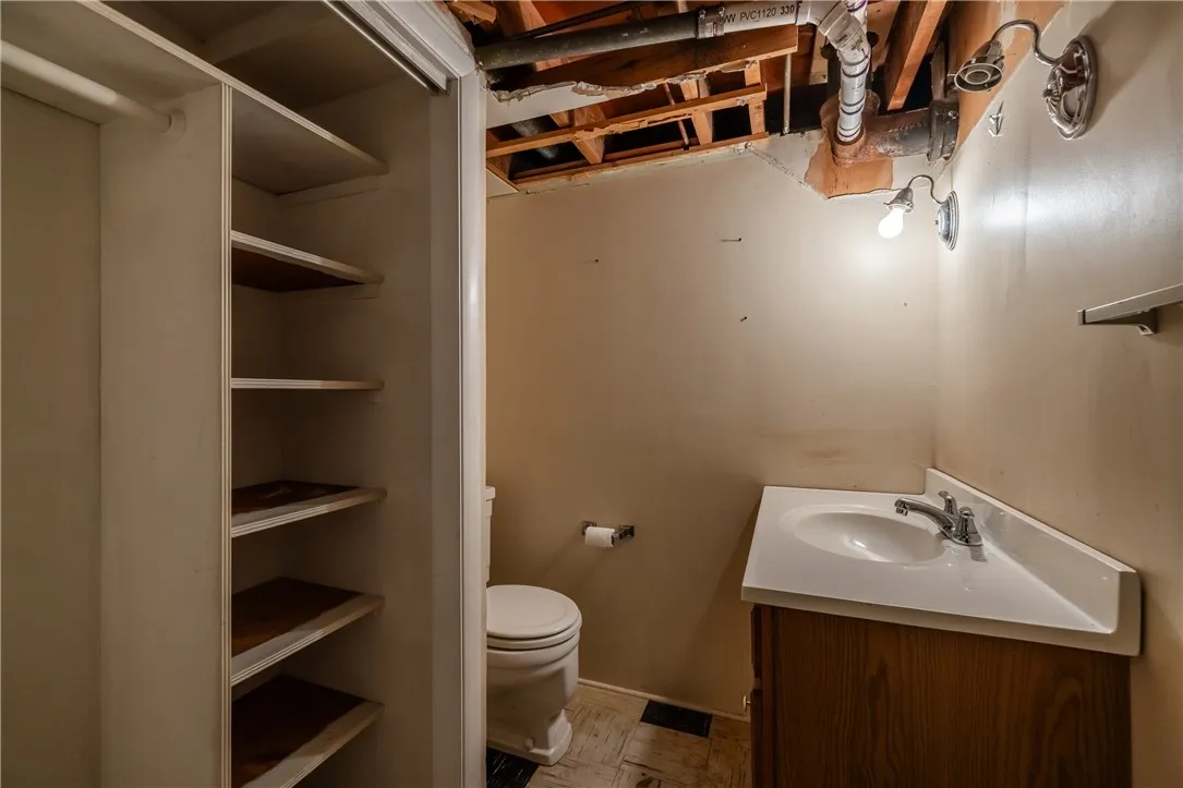 275 Sandalwood Drive, Greece, New York 14616, Greece, New York 14616, 2 Bedrooms Bedrooms, 5 Rooms Rooms,1 BathroomBathrooms,Residential,For Sale,275 Sandalwood Drive, Greece, New York 14616,0,R1641348