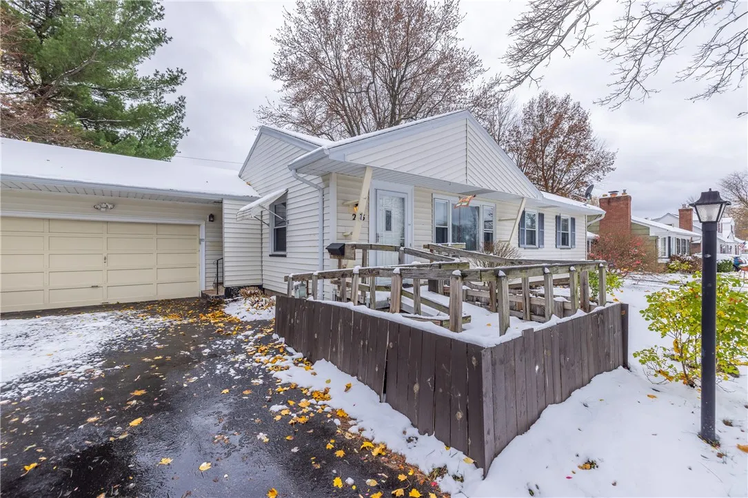 275 Sandalwood Drive, Greece, New York 14616, Greece, New York 14616, 2 Bedrooms Bedrooms, 5 Rooms Rooms,1 BathroomBathrooms,Residential,For Sale,275 Sandalwood Drive, Greece, New York 14616,0,R1641348