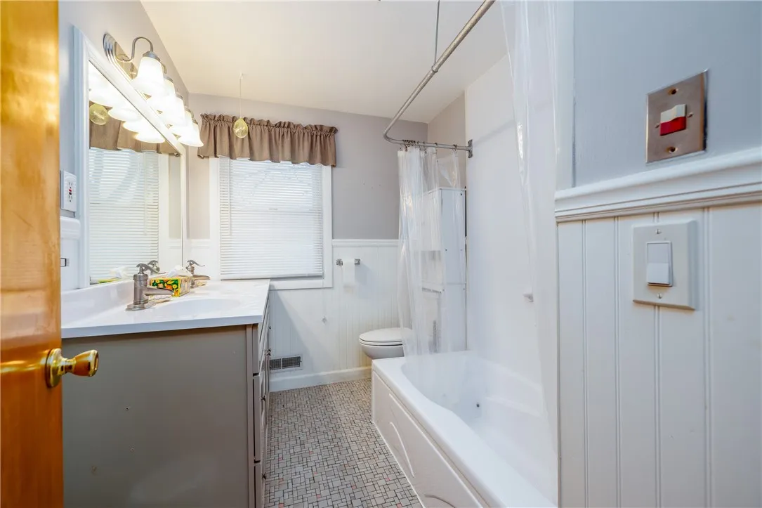 275 Sandalwood Drive, Greece, New York 14616, Greece, New York 14616, 2 Bedrooms Bedrooms, 5 Rooms Rooms,1 BathroomBathrooms,Residential,For Sale,275 Sandalwood Drive, Greece, New York 14616,0,R1641348