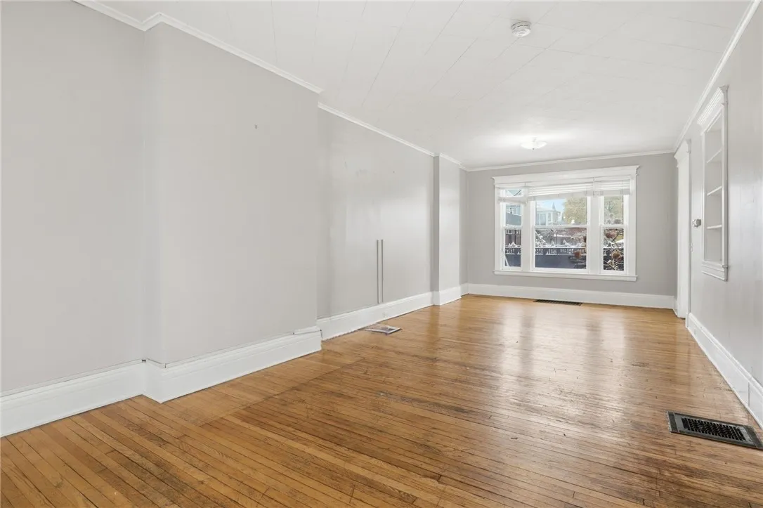 98 Barrington Street 560, Rochester, New York 1460, Rochester, New York 14607, 3 Bedrooms Bedrooms, 6 Rooms Rooms,1 BathroomBathrooms,Residential Lease,For Rent,98 Barrington Street 560, Rochester, New York 1460,0,R1650497