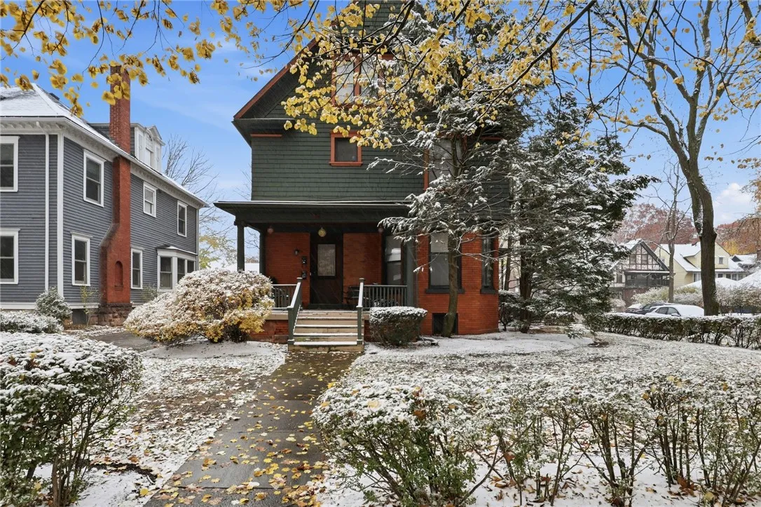 98 Barrington Street 560, Rochester, New York 1460, Rochester, New York 14607, 3 Bedrooms Bedrooms, 6 Rooms Rooms,1 BathroomBathrooms,Residential Lease,For Rent,98 Barrington Street 560, Rochester, New York 1460,0,R1650497