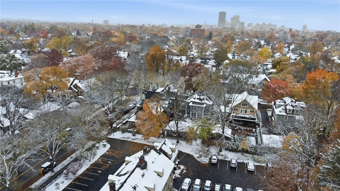 98 Barrington Street 560, Rochester, New York 1460, Rochester, New York 14607, 3 Bedrooms Bedrooms, 6 Rooms Rooms,1 BathroomBathrooms,Residential Lease,For Rent,98 Barrington Street 560, Rochester, New York 1460,0,R1650497