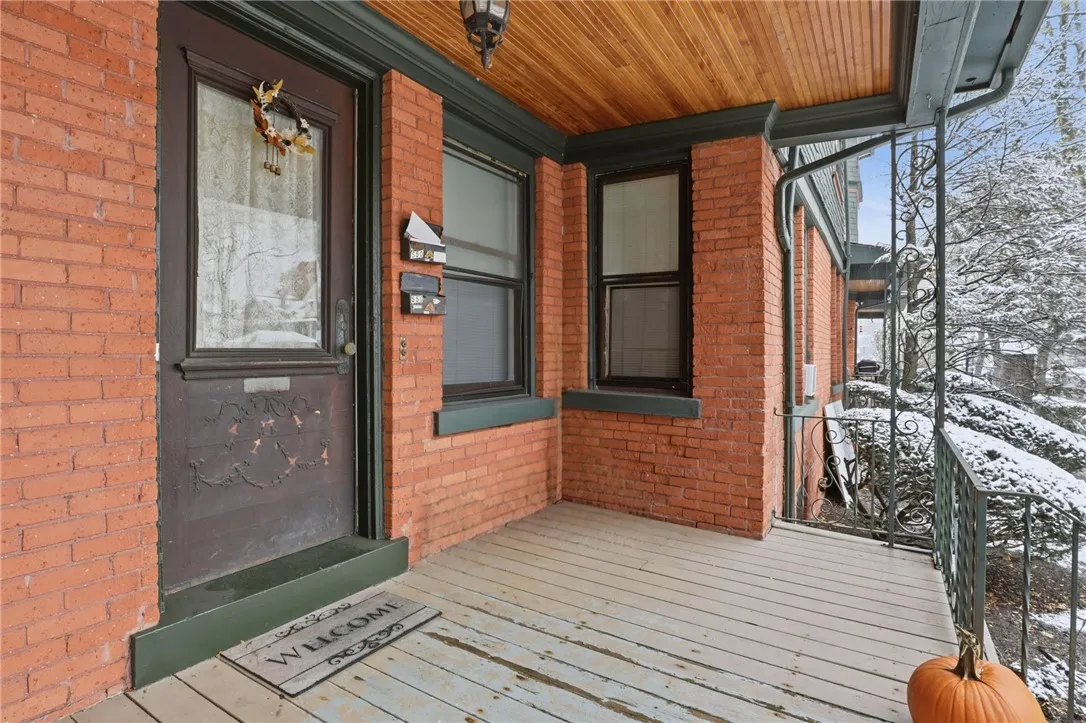 98 Barrington Street 560, Rochester, New York 1460, Rochester, New York 14607, 3 Bedrooms Bedrooms, 6 Rooms Rooms,1 BathroomBathrooms,Residential Lease,For Rent,98 Barrington Street 560, Rochester, New York 1460,0,R1650497