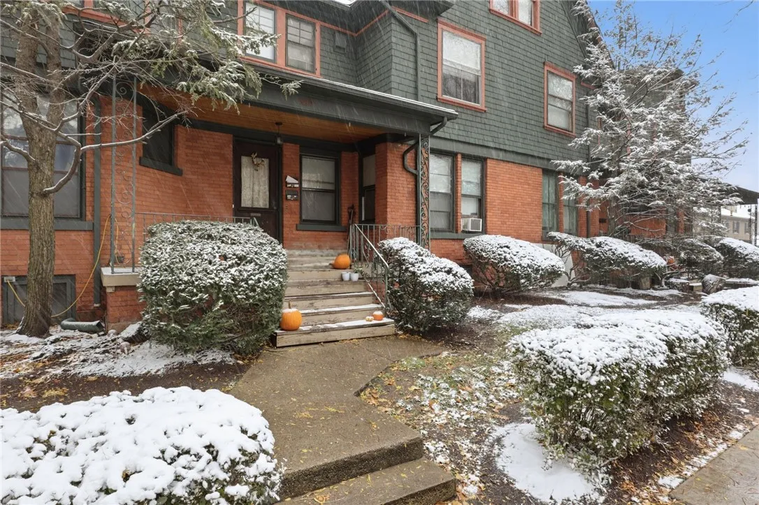 98 Barrington Street 560, Rochester, New York 1460, Rochester, New York 14607, 3 Bedrooms Bedrooms, 6 Rooms Rooms,1 BathroomBathrooms,Residential Lease,For Rent,98 Barrington Street 560, Rochester, New York 1460,0,R1650497