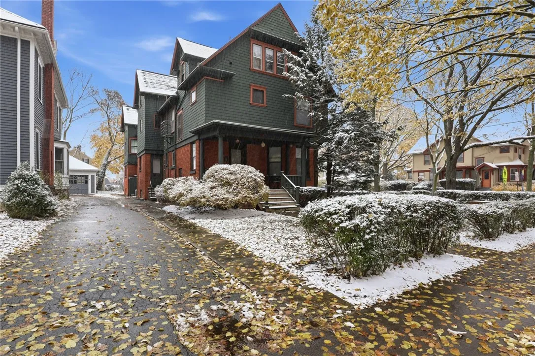 98 Barrington Street 560, Rochester, New York 1460, Rochester, New York 14607, 3 Bedrooms Bedrooms, 6 Rooms Rooms,1 BathroomBathrooms,Residential Lease,For Rent,98 Barrington Street 560, Rochester, New York 1460,0,R1650497