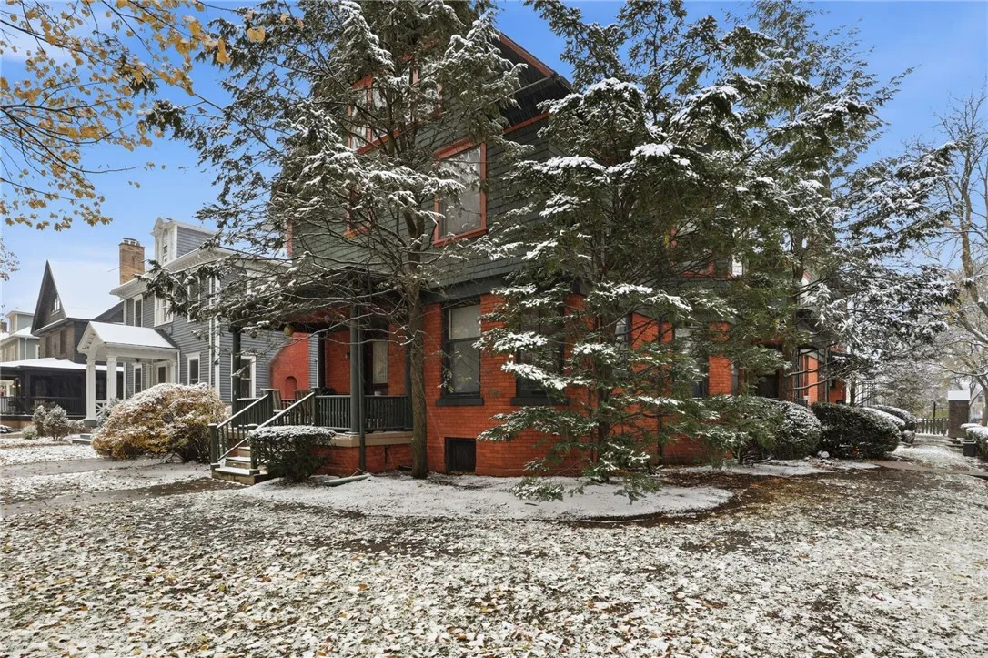 98 Barrington Street 560, Rochester, New York 1460, Rochester, New York 14607, 3 Bedrooms Bedrooms, 6 Rooms Rooms,1 BathroomBathrooms,Residential Lease,For Rent,98 Barrington Street 560, Rochester, New York 1460,0,R1650497