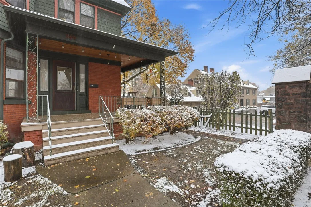 98 Barrington Street 560, Rochester, New York 1460, Rochester, New York 14607, 3 Bedrooms Bedrooms, 6 Rooms Rooms,1 BathroomBathrooms,Residential Lease,For Rent,98 Barrington Street 560, Rochester, New York 1460,0,R1650497