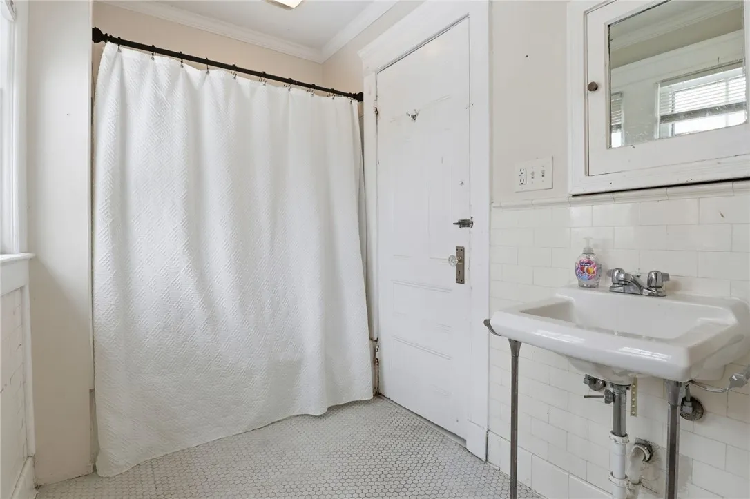 98 Barrington Street 560, Rochester, New York 1460, Rochester, New York 14607, 3 Bedrooms Bedrooms, 6 Rooms Rooms,1 BathroomBathrooms,Residential Lease,For Rent,98 Barrington Street 560, Rochester, New York 1460,0,R1650497