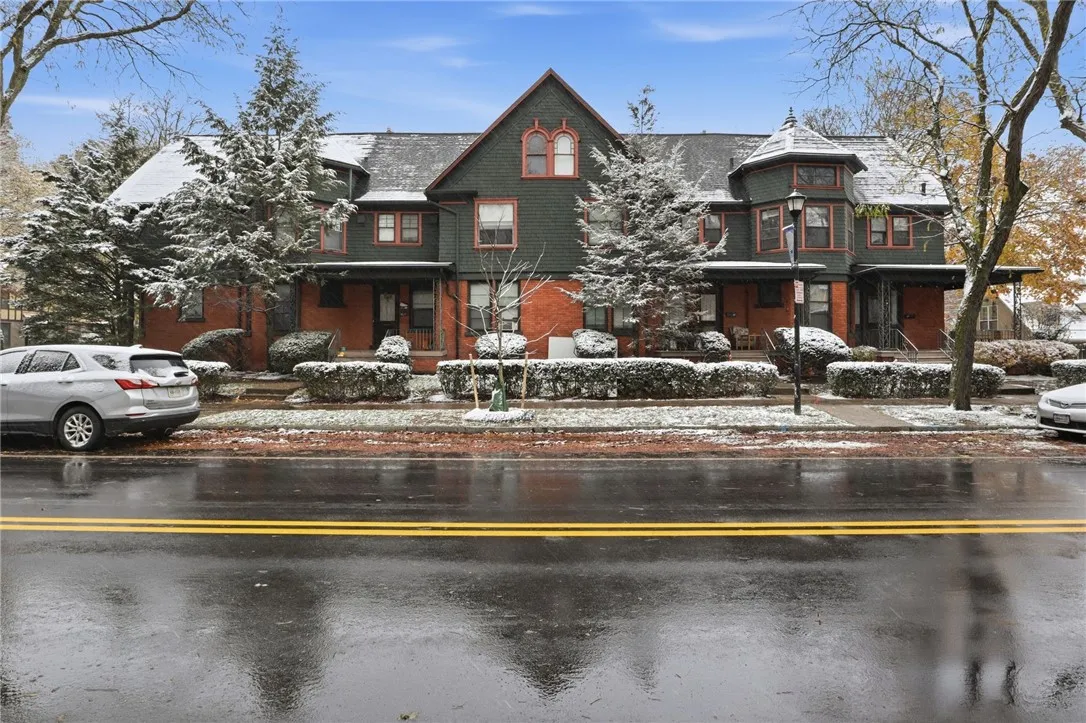 98 Barrington Street 560, Rochester, New York 1460, Rochester, New York 14607, 3 Bedrooms Bedrooms, 6 Rooms Rooms,1 BathroomBathrooms,Residential Lease,For Rent,98 Barrington Street 560, Rochester, New York 1460,0,R1650497