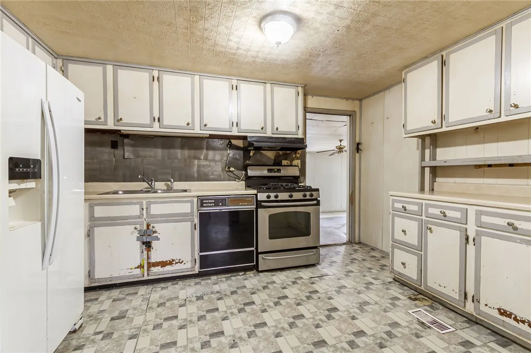 6928 State Route 31 East, Arcadia, New York 14513, Arcadia, New York 14513, 2 Bedrooms Bedrooms, 4 Rooms Rooms,1 BathroomBathrooms,Residential,For Sale,6928 State Route 31 East, Arcadia, New York 14513,0,R1650065