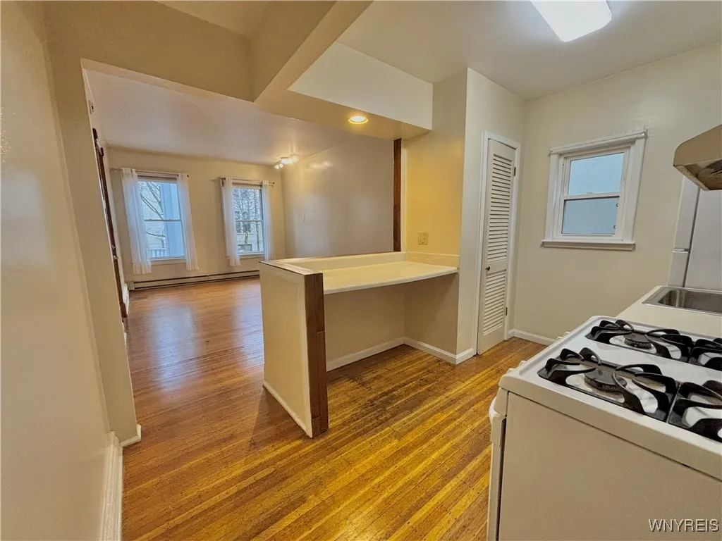 669 Potomac Avenue 1, Buffalo, New York 14222, Buffalo, New York 14222, 1 Bedroom Bedrooms, 4 Rooms Rooms,1 BathroomBathrooms,Residential Lease,For Rent,669 Potomac Avenue 1, Buffalo, New York 14222,0,B1650648