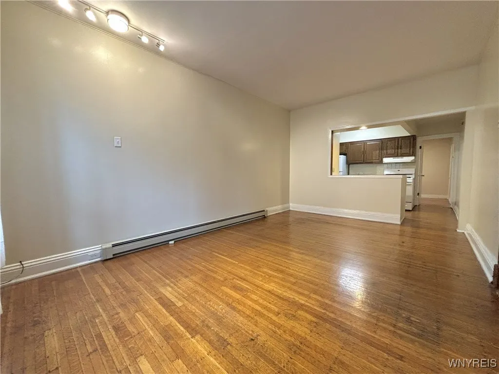 669 Potomac Avenue 1, Buffalo, New York 14222, Buffalo, New York 14222, 1 Bedroom Bedrooms, 4 Rooms Rooms,1 BathroomBathrooms,Residential Lease,For Rent,669 Potomac Avenue 1, Buffalo, New York 14222,0,B1650648
