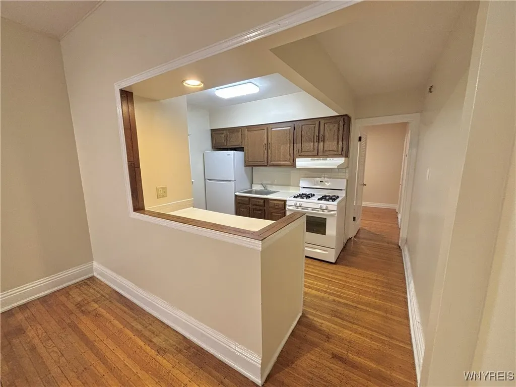 669 Potomac Avenue 1, Buffalo, New York 14222, Buffalo, New York 14222, 1 Bedroom Bedrooms, 4 Rooms Rooms,1 BathroomBathrooms,Residential Lease,For Rent,669 Potomac Avenue 1, Buffalo, New York 14222,0,B1650648