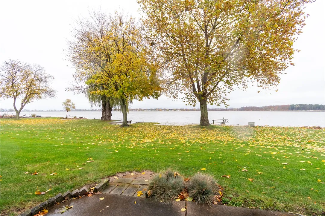 91 Shoreway Drive, Greece, New York 14612, Greece, New York 14612, 3 Bedrooms Bedrooms, 9 Rooms Rooms,2 BathroomsBathrooms,Residential,For Sale,91 Shoreway Drive, Greece, New York 14612,0,R1649982