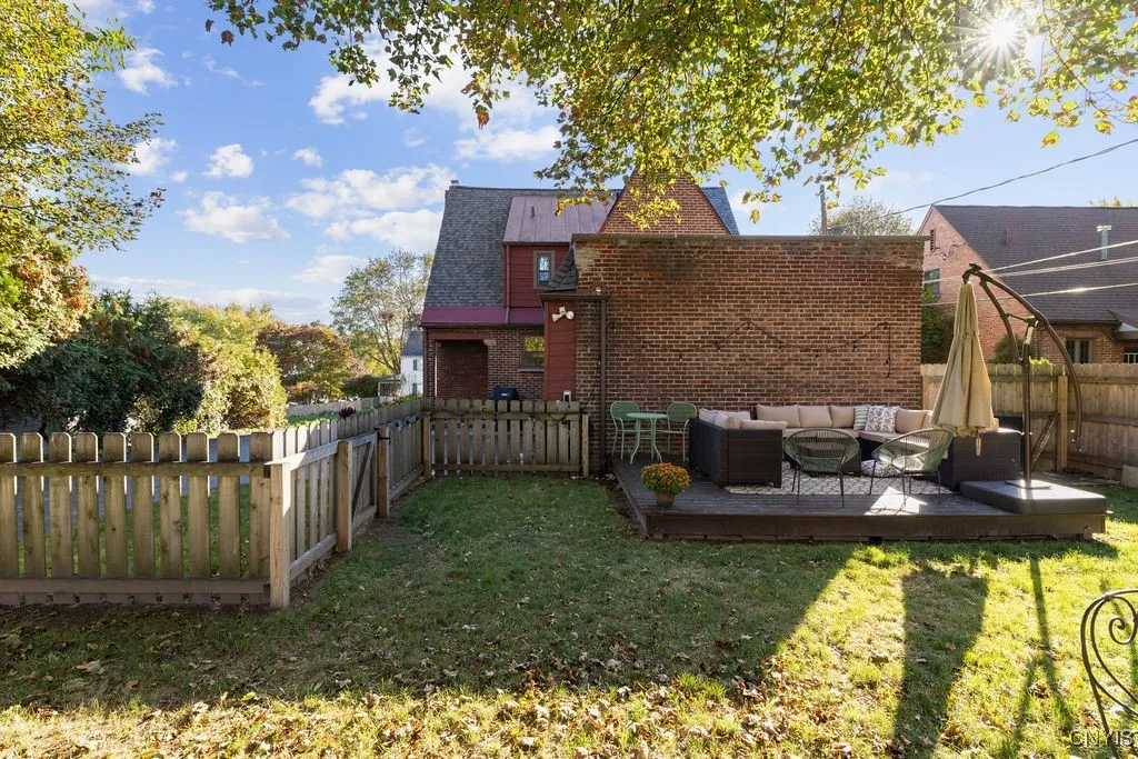 207 Lansdowne Road, Dewitt, New York 13214, De Witt, New York 13214, 3 Bedrooms Bedrooms, 8 Rooms Rooms,1 BathroomBathrooms,Residential,For Sale,207 Lansdowne Road, Dewitt, New York 13214,0,S1650475