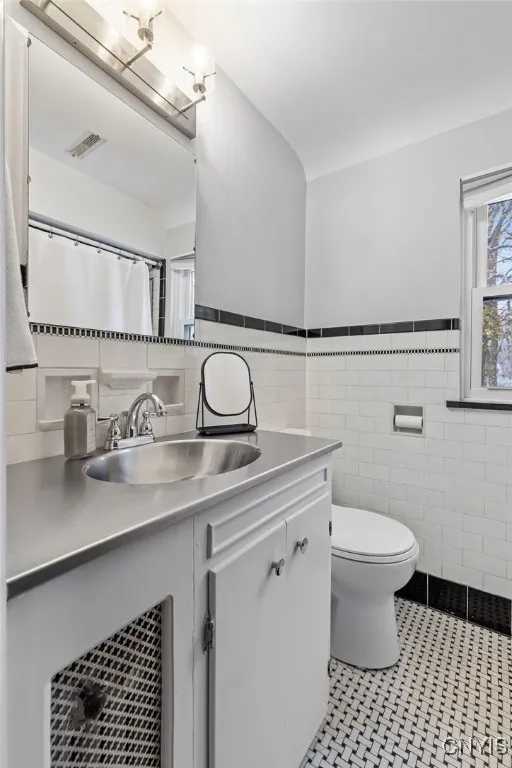 Second Floor Full Bath!