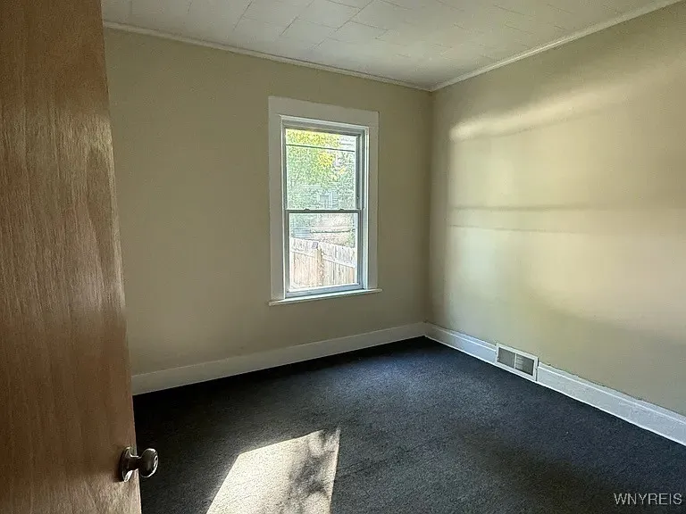 76 Vernon Place Lower, Buffalo, New York 14214, Buffalo, New York 14214, 3 Bedrooms Bedrooms, 6 Rooms Rooms,1 BathroomBathrooms,Residential Lease,For Rent,76 Vernon Place Lower, Buffalo, New York 14214,0,B1650674