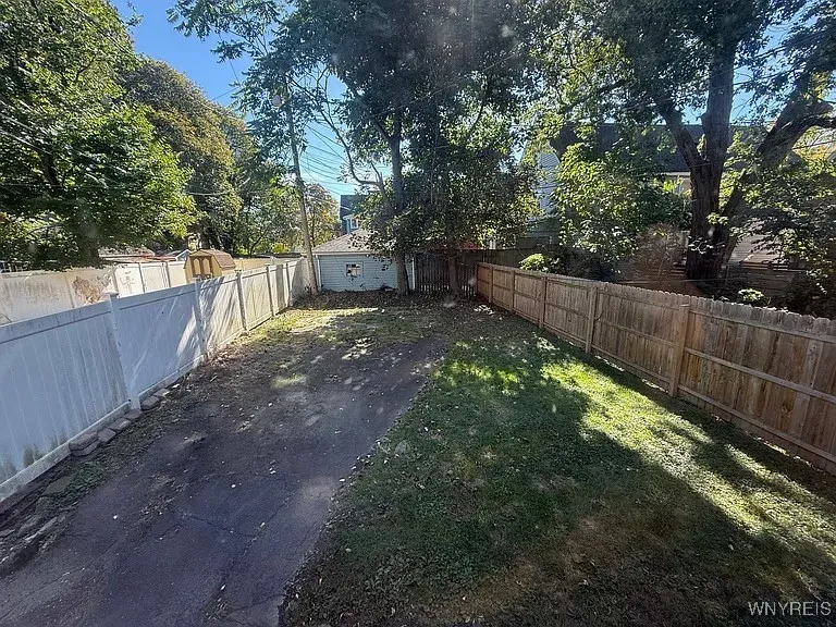 76 Vernon Place Lower, Buffalo, New York 14214, Buffalo, New York 14214, 3 Bedrooms Bedrooms, 6 Rooms Rooms,1 BathroomBathrooms,Residential Lease,For Rent,76 Vernon Place Lower, Buffalo, New York 14214,0,B1650674