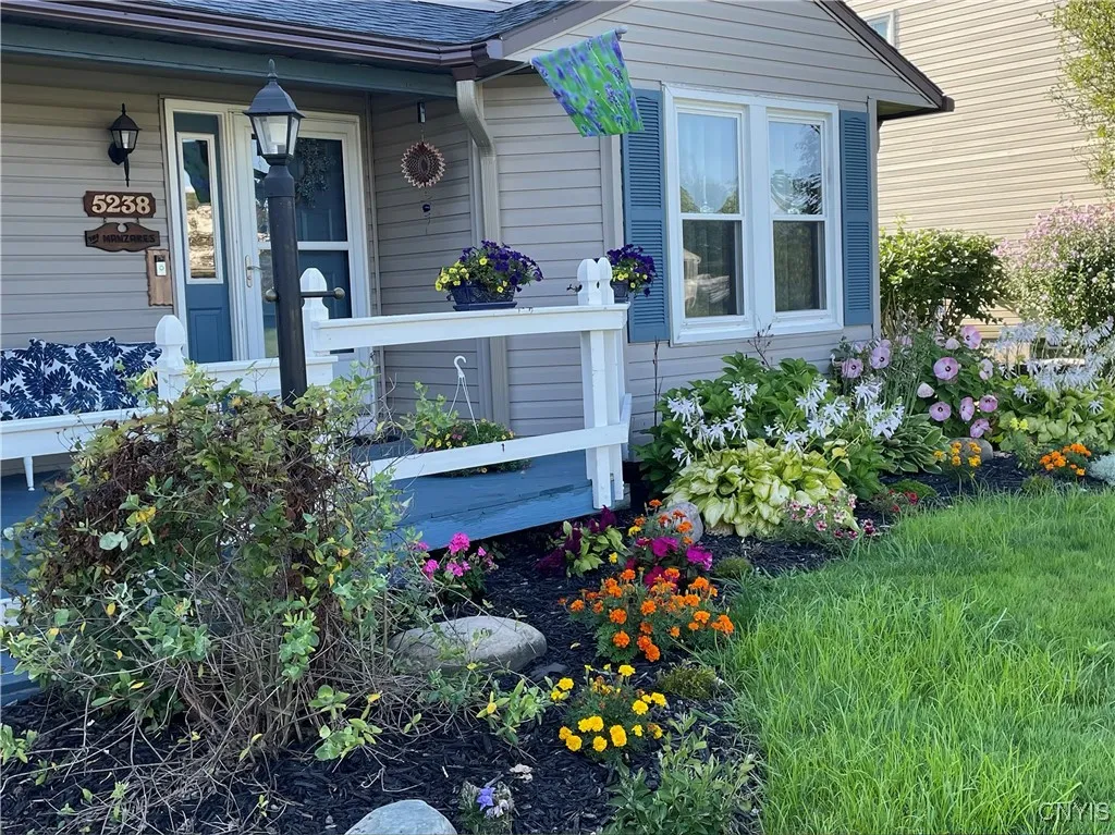 5238 Brescia, Clay, New York 13041, Clay, New York 13041, 4 Bedrooms Bedrooms, 10 Rooms Rooms,2 BathroomsBathrooms,Residential,For Sale,5238 Brescia, Clay, New York 13041,0,S1650614