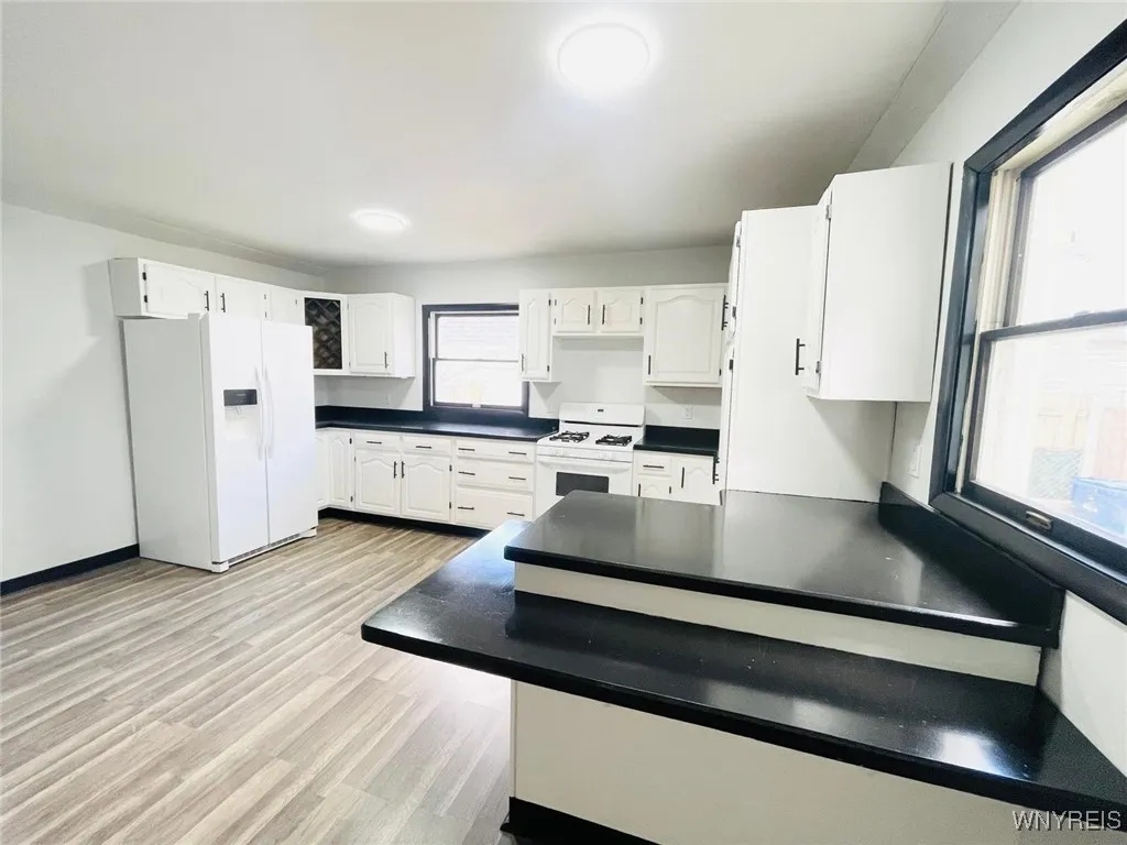 395 Dearborn Street, Buffalo, New York 14207, Buffalo, New York 14207, 4 Bedrooms Bedrooms, 8 Rooms Rooms,2 BathroomsBathrooms,Residential,For Sale,395 Dearborn Street, Buffalo, New York 14207,0,B1650678