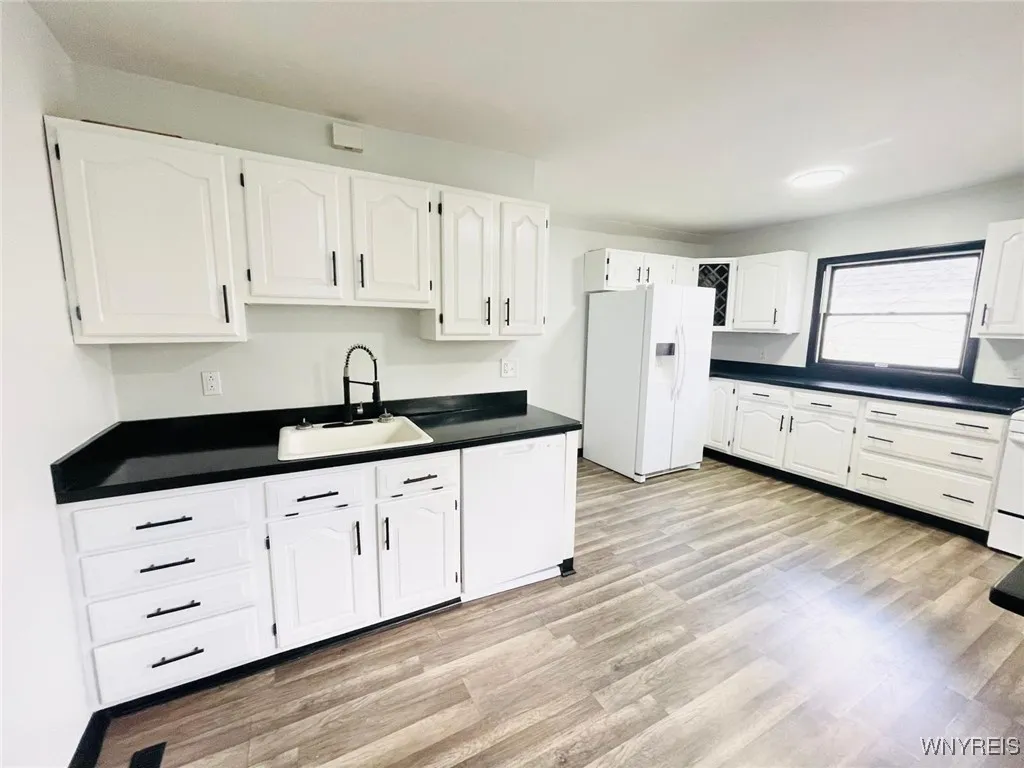 395 Dearborn Street, Buffalo, New York 14207, Buffalo, New York 14207, 4 Bedrooms Bedrooms, 8 Rooms Rooms,2 BathroomsBathrooms,Residential,For Sale,395 Dearborn Street, Buffalo, New York 14207,0,B1650678