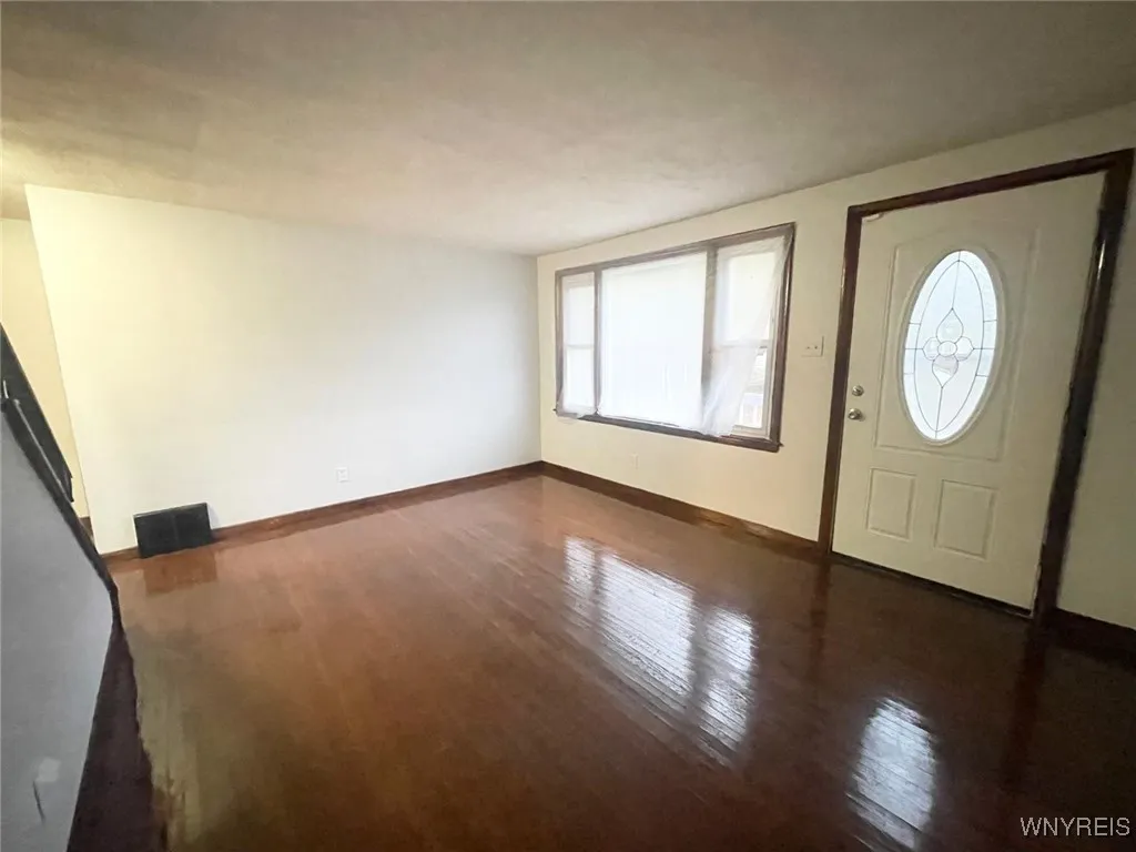 45 Unger Avenue, Buffalo, New York 14210, Buffalo, New York 14210, 3 Bedrooms Bedrooms, 6 Rooms Rooms,1 BathroomBathrooms,Residential,For Sale,45 Unger Avenue, Buffalo, New York 14210,0,B1650688