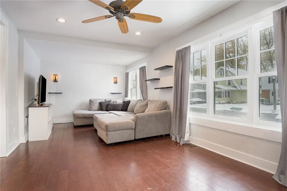 394 Laurelton Road, Irondequoit, New York 14609, Irondequoit, New York 14609, 2 Bedrooms Bedrooms, 5 Rooms Rooms,1 BathroomBathrooms,Residential,For Sale,394 Laurelton Road, Irondequoit, New York 14609,0,R1650230