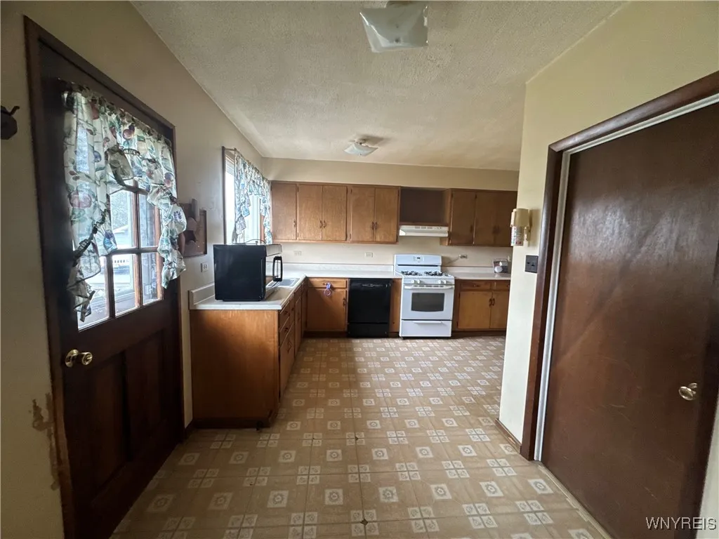 28 East Street, Gainesville, New York 14066, Gainesville, New York 14066, 4 Bedrooms Bedrooms, 9 Rooms Rooms,1 BathroomBathrooms,Residential,For Sale,28 East Street, Gainesville, New York 14066,0,B1650660