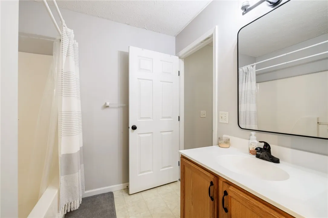 28 Osprey Drive, Henrietta, New York 14586, Henrietta, New York 14586, 3 Bedrooms Bedrooms, 7 Rooms Rooms,1 BathroomBathrooms,Residential,For Sale,28 Osprey Drive, Henrietta, New York 14586,0,R1650636