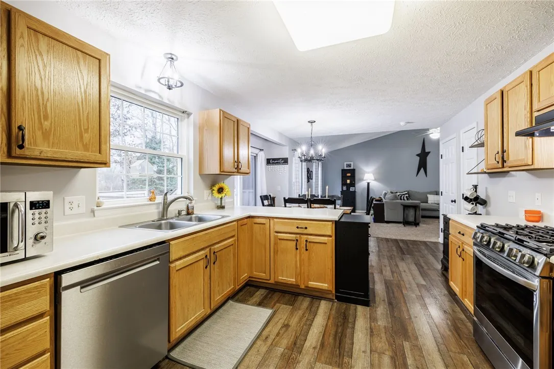 28 Osprey Drive, Henrietta, New York 14586, Henrietta, New York 14586, 3 Bedrooms Bedrooms, 7 Rooms Rooms,1 BathroomBathrooms,Residential,For Sale,28 Osprey Drive, Henrietta, New York 14586,0,R1650636