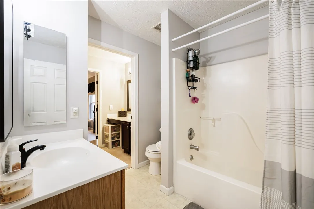 28 Osprey Drive, Henrietta, New York 14586, Henrietta, New York 14586, 3 Bedrooms Bedrooms, 7 Rooms Rooms,1 BathroomBathrooms,Residential,For Sale,28 Osprey Drive, Henrietta, New York 14586,0,R1650636